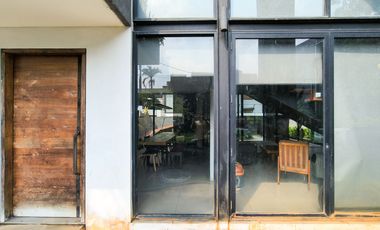 Rumah Hook 11 Menit ke Puri Indah Mall Siap Huni Hadap Utara J-44441