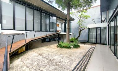 Rumah Hook 11 Menit ke Puri Indah Mall Siap Huni Hadap Utara J-44441