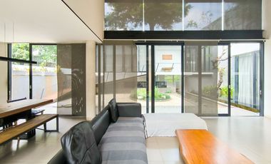 Rumah Hook 11 Menit ke Puri Indah Mall Siap Huni Hadap Utara J-44441