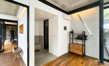 Rumah Hook 11 Menit ke Puri Indah Mall Siap Huni Hadap Utara J-44441