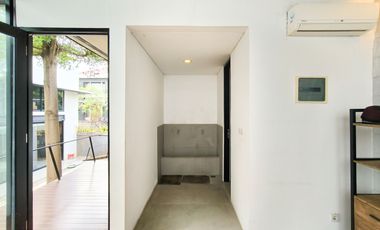 Rumah Hook 11 Menit ke Puri Indah Mall Siap Huni Hadap Utara J-44441