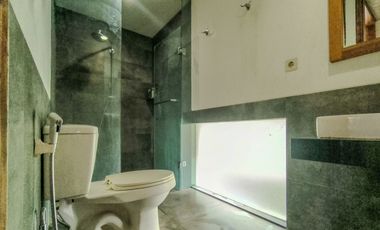 Rumah Hook 11 Menit ke Puri Indah Mall Siap Huni Hadap Utara J-44441