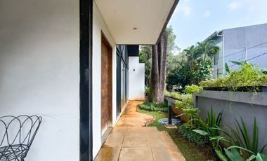 Rumah Hook 11 Menit ke Puri Indah Mall Siap Huni Hadap Utara J-44441