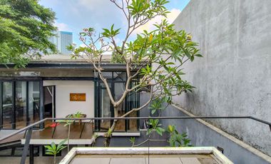 Rumah Hook 11 Menit ke Puri Indah Mall Siap Huni Hadap Utara J-44441