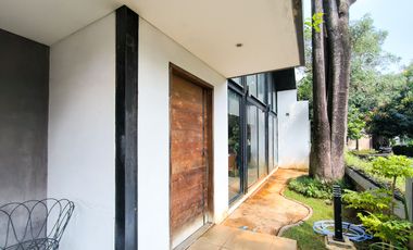 Rumah Hook 11 Menit ke Puri Indah Mall Siap Huni Hadap Utara J-44441