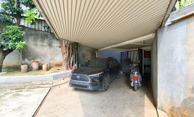 Rumah Hook 11 Menit ke Puri Indah Mall Siap Huni Hadap Utara J-44441