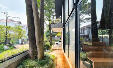 Rumah Hook 11 Menit ke Puri Indah Mall Siap Huni Hadap Utara J-44441
