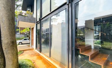 Rumah Hook 11 Menit ke Puri Indah Mall Siap Huni Hadap Utara J-44441
