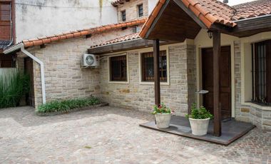 Casa en venta 4 ambientes con cochera y dependencia en Martinez