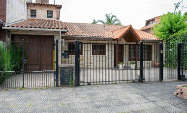Casa en venta 4 ambientes con cochera y dependencia en Martinez