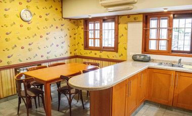 Casa en venta 4 ambientes con cochera y dependencia en Martinez
