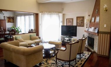 Casa en venta 4 ambientes con cochera y dependencia en Martinez