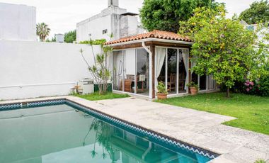Casa en venta 4 ambientes con cochera y dependencia en Martinez