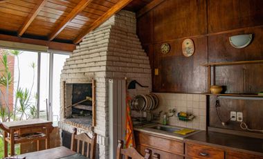 Casa en venta 4 ambientes con cochera y dependencia en Martinez