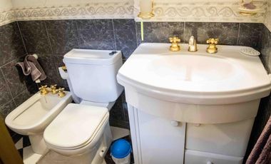 Casa en venta 4 ambientes con cochera y dependencia en Martinez