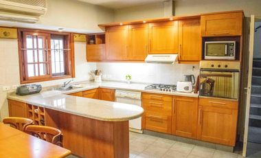 Casa en venta 4 ambientes con cochera y dependencia en Martinez