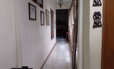 DI JUAL CEPAT RUMAH BANGUNAN LAMA MASIH SIAP HUNI DI LOKASI YG STRATEGIS & NYAMAN DI PETUKANGAN SELATAN. JAKARTA SELATAN