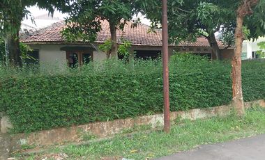 DI JUAL CEPAT RUMAH BANGUNAN LAMA MASIH SIAP HUNI DI LOKASI YG STRATEGIS & NYAMAN DI PETUKANGAN SELATAN. JAKARTA SELATAN