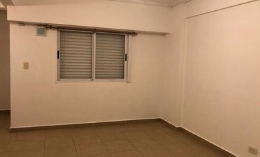 Departamento dos ambientes amplio, centro de San Miguel.