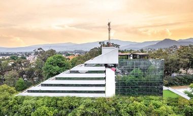 Edificio en venta totalmente remodelado en Periférico Sur