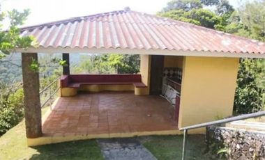 CASA EN VENTA ALTOS DE CERRO AZUL CON MUCHO TERRENO VISTA A LA CASCADA