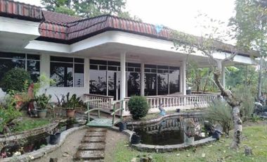 Villa Trawas hadap Timur, Strategis