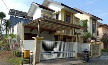 Villa Trawas hadap Timur, Strategis