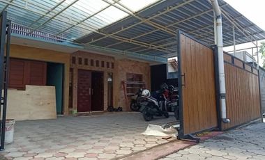 Dijual Rumah induk dan kos Lokasi Jl Kabupaten, Desa Jambon