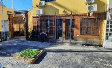TRIPLEX  VENTA RAMOS MEJIA SUR 4 AMBIENTES