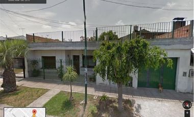 Casa 2 FLIAS - 3 amb c/gge 3 autos, patio terraza + Depto monoambiente