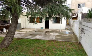 VENTA BARRIO BELGRANO ECUADOR 125 CASA 2 HABITACIONES 180 m2 CUBIERTOS 270m2 DE TERRENO