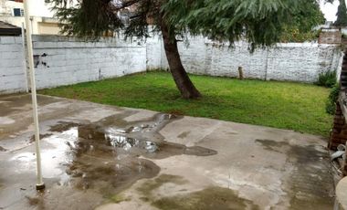 VENTA BARRIO BELGRANO ECUADOR 125 CASA 2 HABITACIONES 180 m2 CUBIERTOS 270m2 DE TERRENO