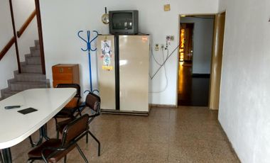 VENTA BARRIO BELGRANO ECUADOR 125 CASA 2 HABITACIONES 180 m2 CUBIERTOS 270m2 DE TERRENO