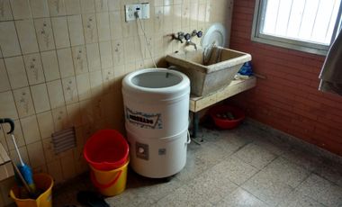 VENTA BARRIO BELGRANO ECUADOR 125 CASA 2 HABITACIONES 180 m2 CUBIERTOS 270m2 DE TERRENO