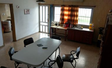 VENTA BARRIO BELGRANO ECUADOR 125 CASA 2 HABITACIONES 180 m2 CUBIERTOS 270m2 DE TERRENO