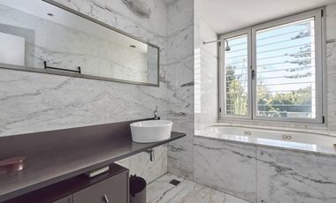 Casa / residencia 5 ambientes en venta - Barrio Parque