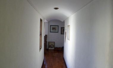 Casa desarrollada en dos plantas con piscina barrio San Carlos