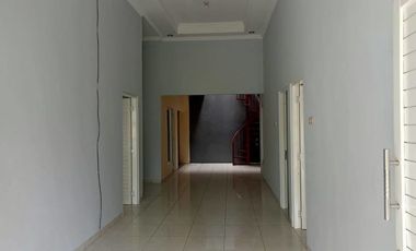 Rumah siap huni Kutisari Indah, Row jalan 10 meter