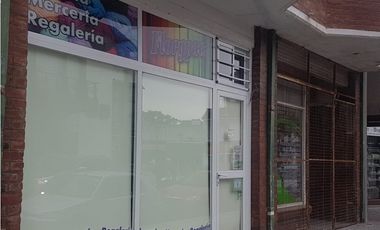 Venta de  excelente local comercial en Paseo 107 y avda. 3