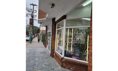 Venta de  excelente local comercial en Paseo 107 y avda. 3