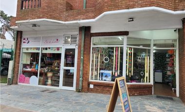 Venta de  excelente local comercial en Paseo 107 y avda. 3
