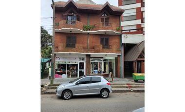 Venta de  excelente local comercial en Paseo 107 y avda. 3