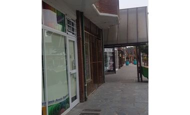 Venta de  excelente local comercial en Paseo 107 y avda. 3