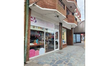 Venta de  excelente local comercial en Paseo 107 y avda. 3
