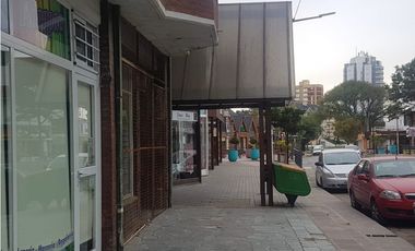 Venta de  excelente local comercial en Paseo 107 y avda. 3