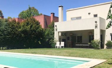 Alquiler Casa 5 amb c/ jardin y pileta La Damasia