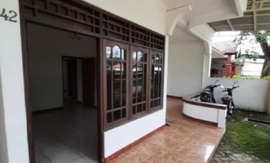Rumah Kondisi siap pakai Jl Jemursari