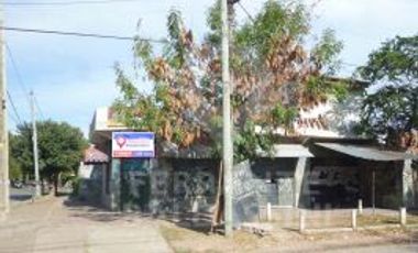 BURZACO:CASA EN P.BAJA C/3 LOCALES. OPORTUNIDAD DE INVERSION. Posibilidad de 4 Rentas reales. Lineas de Colectivo en la esquina , Asfalto. Cerca de Es