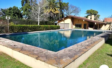 Venta Casa 8 ambientes - Zona norte (Con pileta)