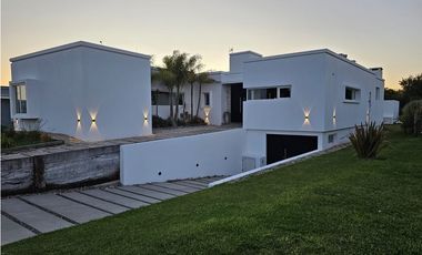 CASA EN VENTA EN COSTA ESMERALDA - RESIDENCIAL I 528